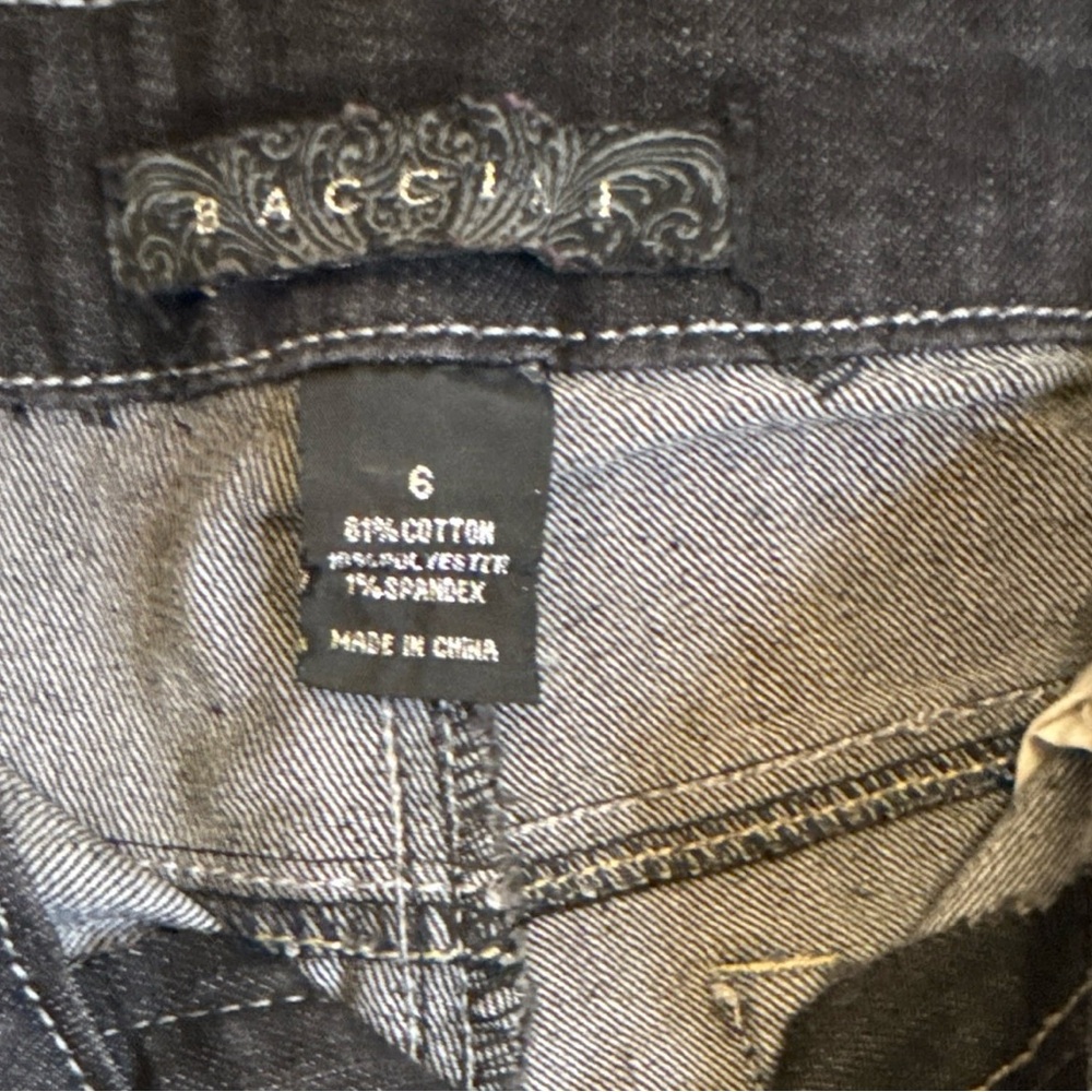 Baccini Black Denim Jean  Capri, Zippered & Cuffed Hem Size 6